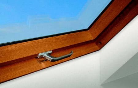 Мансардное пластиковое окно Fakro PTP-V/GO U3 размер 66х118