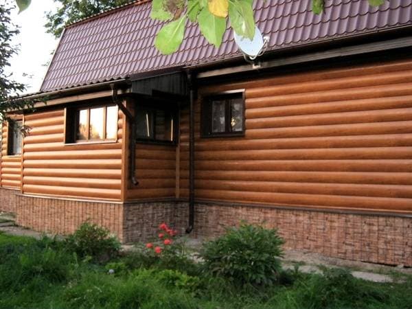 Металлический сайдинг Гранд Лайн / Grand Line профиль Блок-хаус, Satin 0.5, цвет Ral 8017 (шоколад)