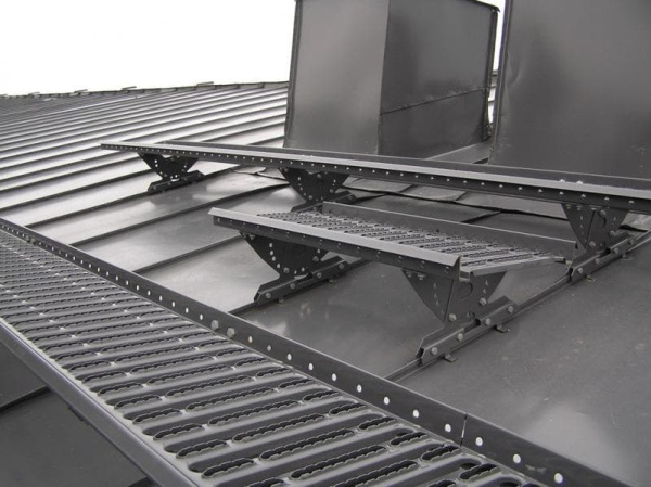 Кровельный мостик переходной для фальца Оптима / Optima Grand Line 1.25 м, цвет RAL 8017 (коричневый)