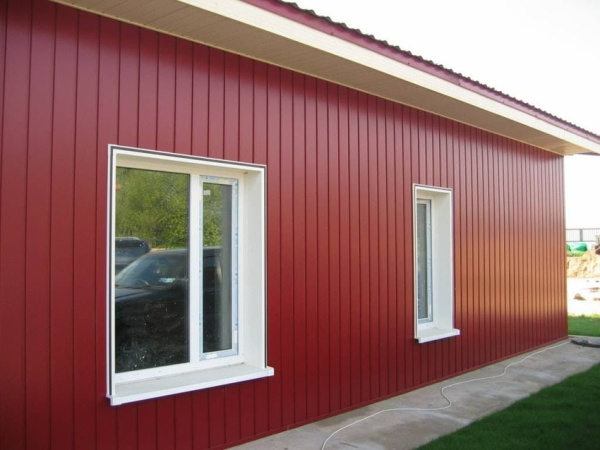 Металлический сайдинг Гранд Лайн / Grand Line профиль Вертикаль, Velur 0.5, цвет Ral 3009 (оксидно-красный)